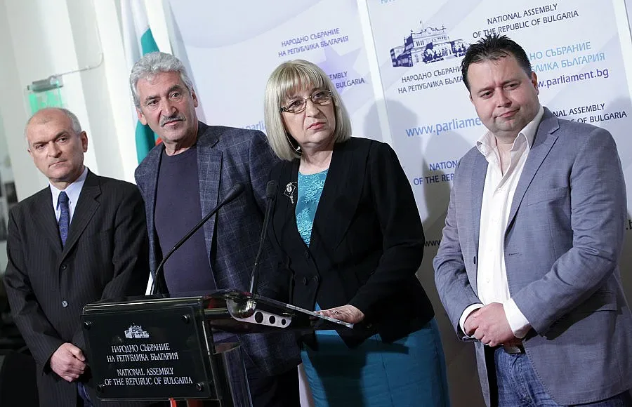 Цачева: Даниел Георгиев трябва да напусне НС