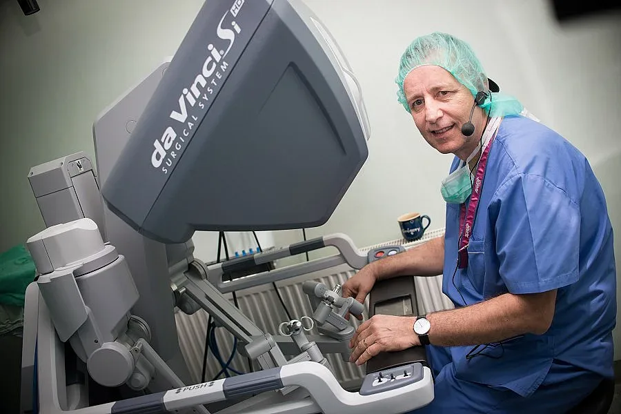 "Да Винчи" ще маха и тумори на дебелото черво