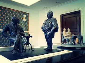 Бай Ганьо и авторът му блесват на „Витошка" 