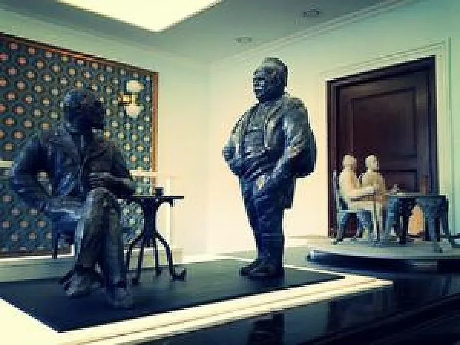 Бай Ганьо и авторът му блесват на „Витошка" 