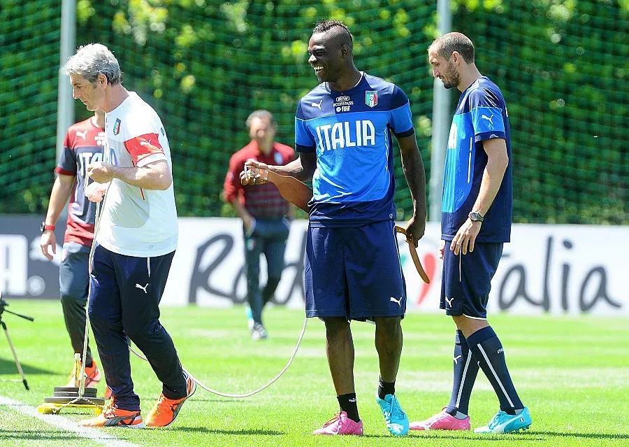 Расистки обиди към Балотели по време на тренировка