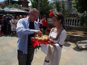 2 000 души от Неделино подкрепиха лидера на БСП Сергей Станишев