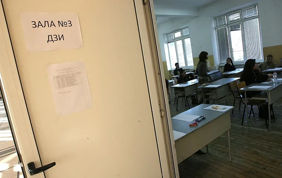 1345 зрелостници се явиха на матурата по БЕЛ в Кърджалийско