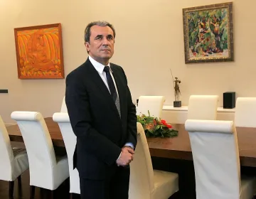 Орешарски получи Кръст на Йерусалимската патриаршия