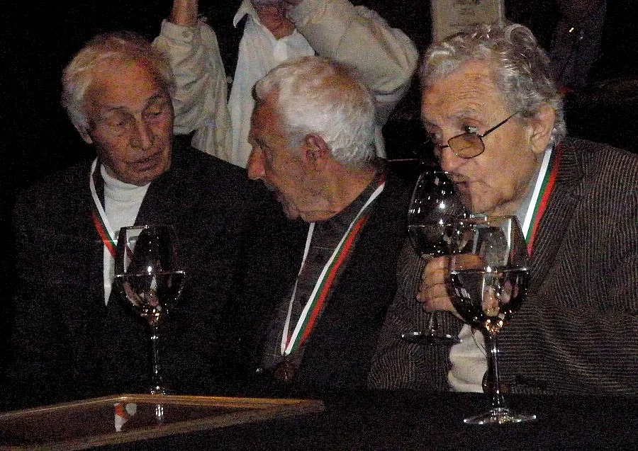 Златен медал за Валери Петров