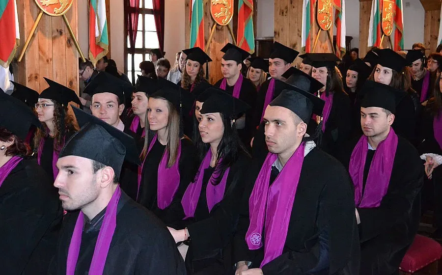 Фирми връщат наши студенти от чужбина