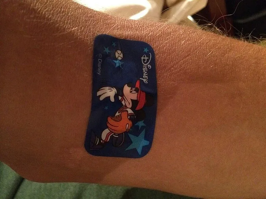 Мики Маус лекува Гришо