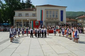 Малки танцьори и певци от Якоруда с куп награди от фестивал