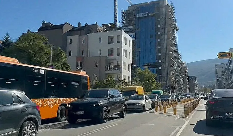 Шофьорите в София бесни заради страшна тапа! Търсят кой е виновен