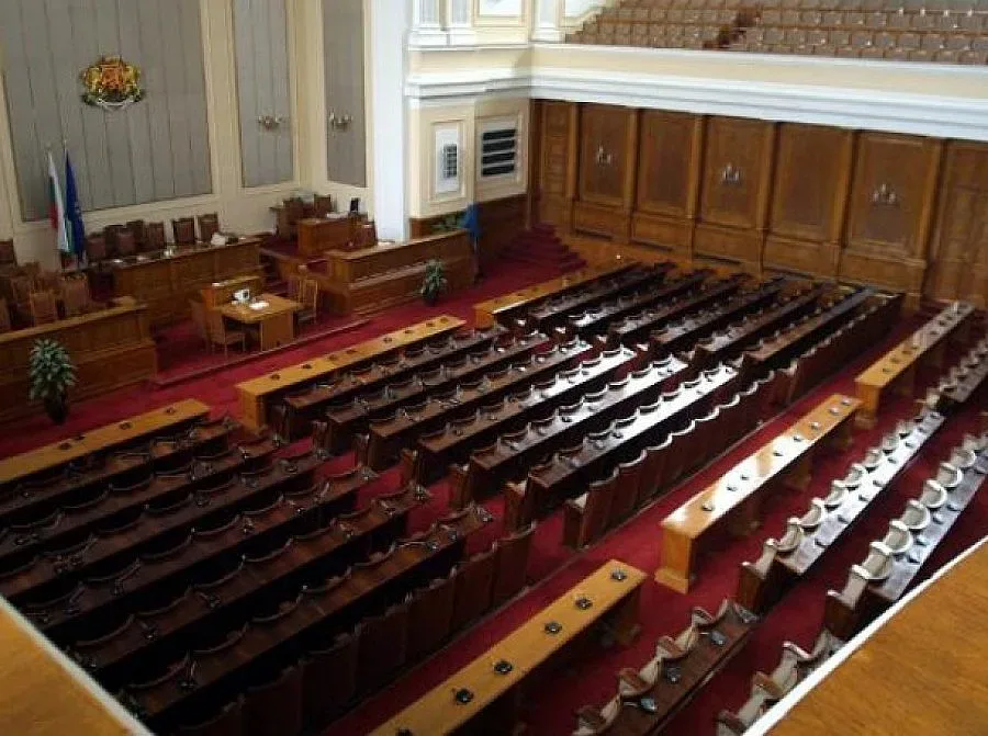 Депутатското кюфте извън закона