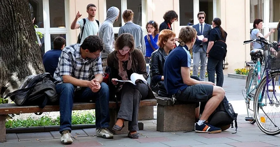 Дават на бизнеса 8000 стажанти