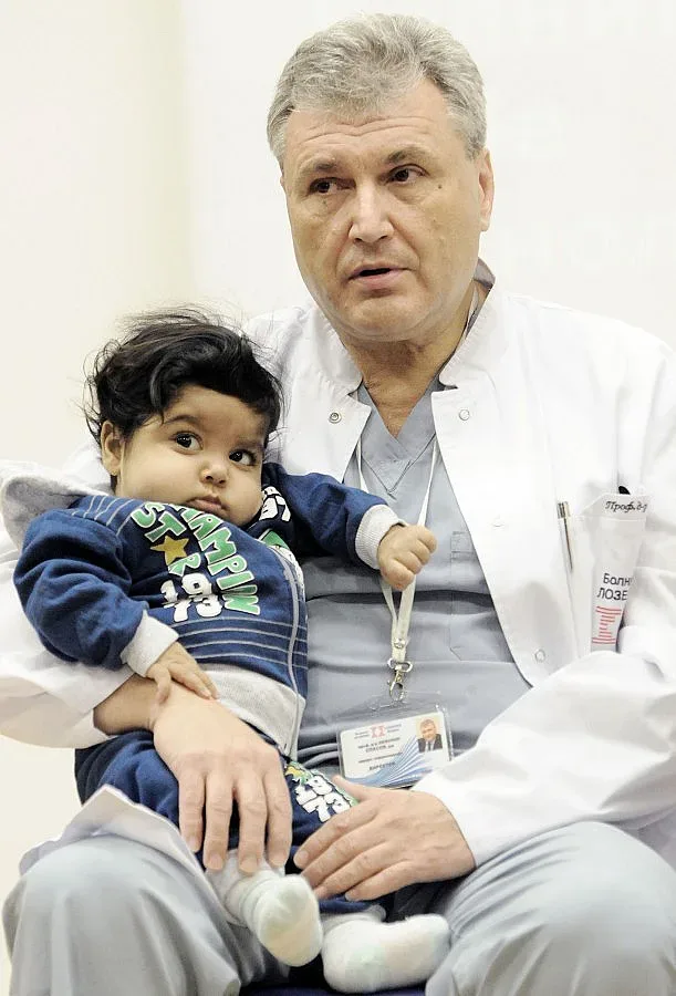 Бебето с нов черен дроб в световни списания