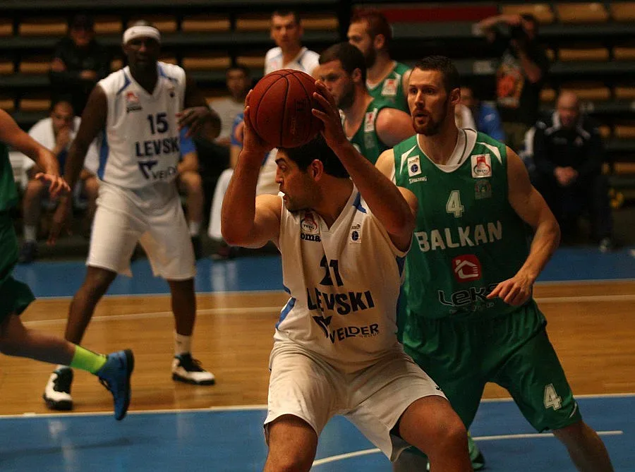 Скандално: Балкан иска по 100 лева от феновете на "Левски"