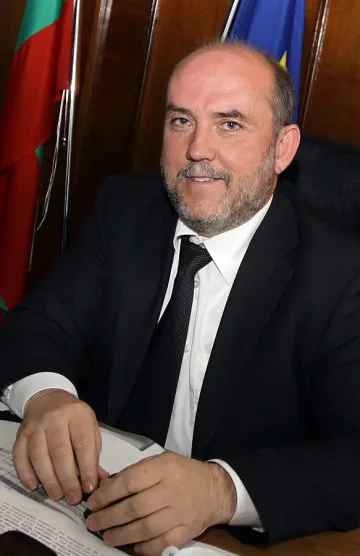 Красин Димитров: Пращаме аташета при шейховете