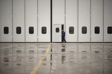 Испанска авиоакула каца на летище София