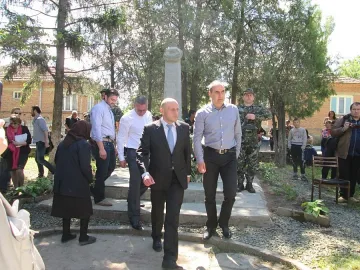 Цветан Цветанов и Томислав Дончев откриха военен паметник в с. Грозден