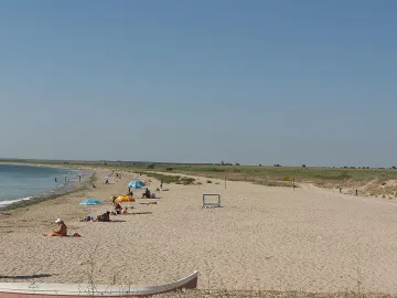 Пилотно държавата ще обслужва плажове без охрана