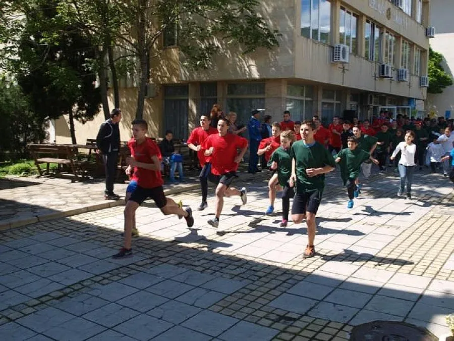 Баба с 13 внука на крос в Симитли