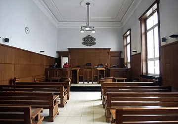 Съдят полицаи за бой на арестанти