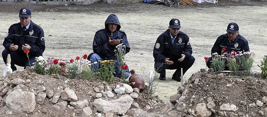Близо 300 са намерените тела на миньорите в Турция