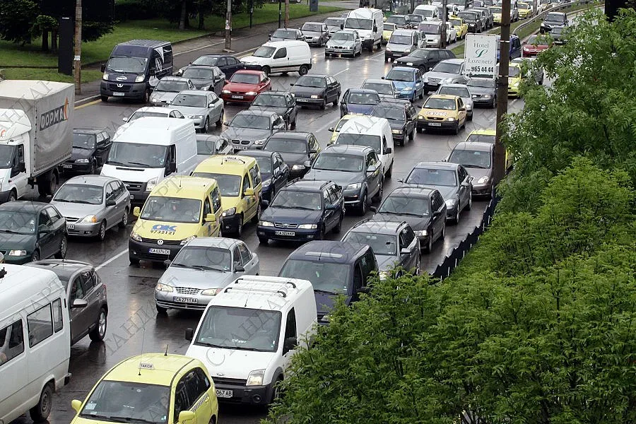 Намаляват административните такси за превозвачи