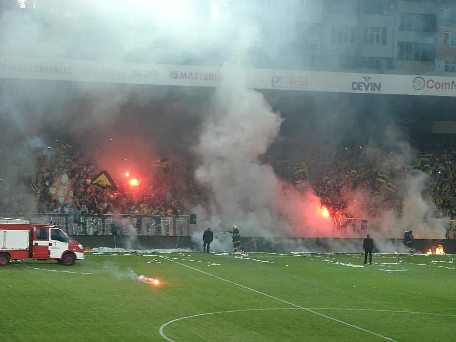 Футболен пожар за 1 милион