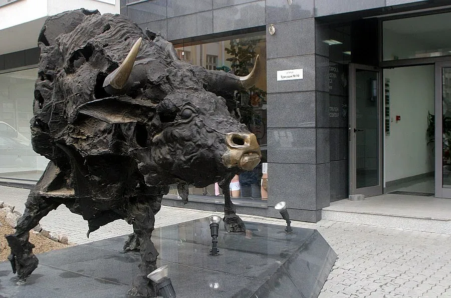 На нюйоркската се въртят 169 млрд. долара