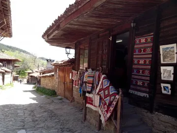 Спим в леглото на войвода за 15 лева