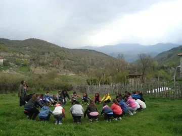 Учат деца да пазят природата