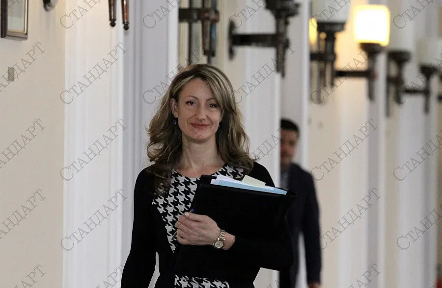 Златанова: Е-правосъдие ще реши много от проблемите пред съдебната система