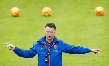 Guardian: Ван Гал даде списък на Юнайтед, иска Робен 