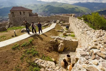 Пълен обрат в Чудесата, Перистера поведе