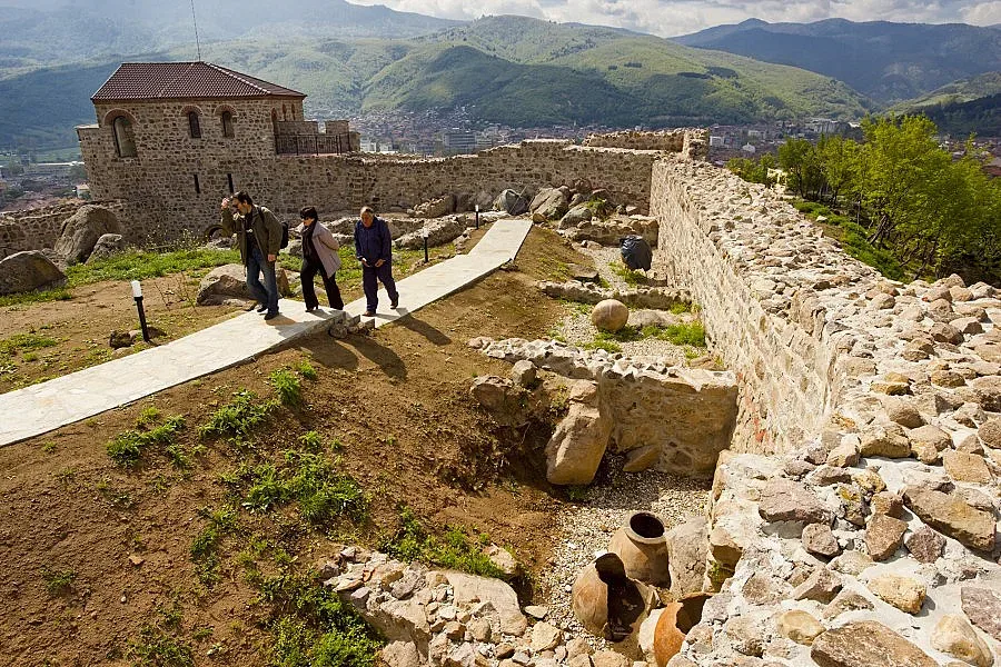 Пълен обрат в Чудесата, Перистера поведе