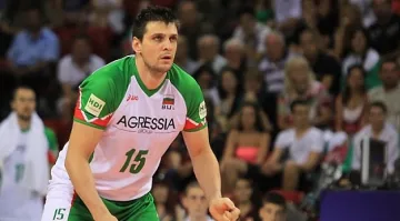 Фенка заряза бала заради Алексиев