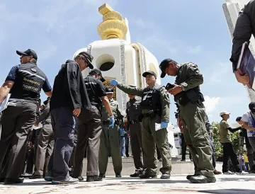 Тайландската армия може да се намеси, ако насилието не спре