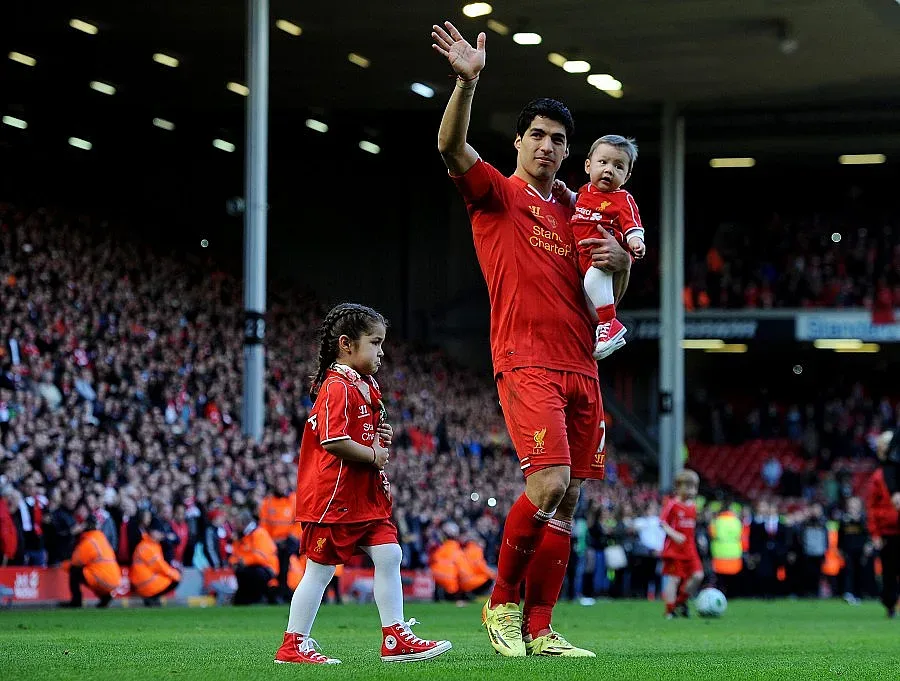 Суарес отхвърли спекулациите за негов трансфер