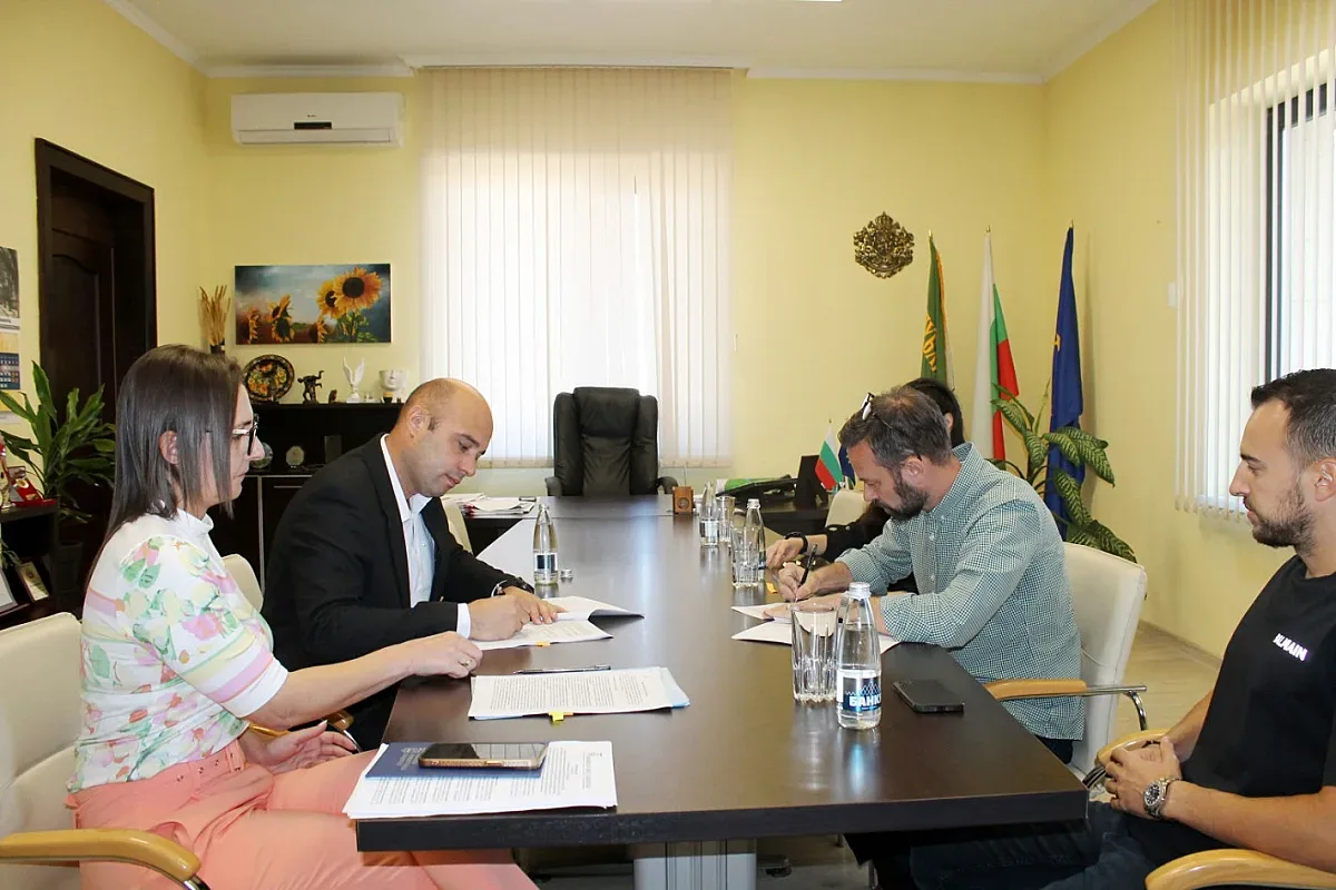 Американци превръщат наше село в Лас Вегас, изстрелват го в небето