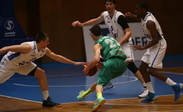 „Левски” би „Балкан” на баскет и пак е в играта