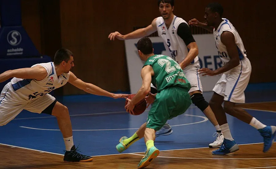 „Левски” би „Балкан” на баскет и пак е в играта