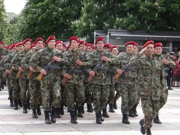 Проверяват измама в поръчка за униформени обувки