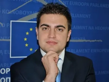 Изпратиха Гриша Камбуров с бели рози