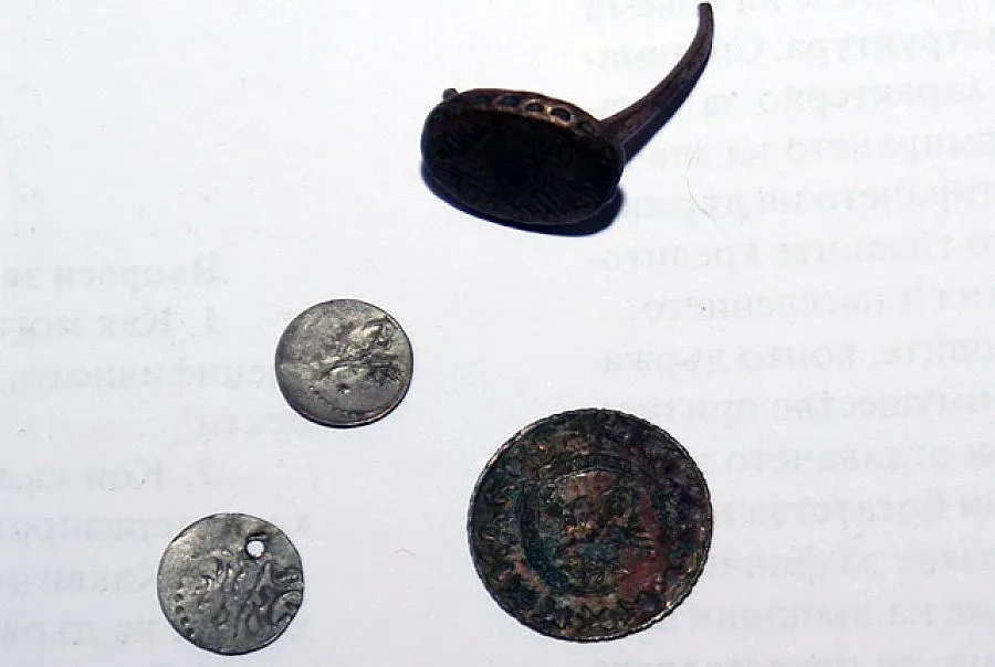 Откриха златни монети при разкопките на "Лъвов мост"