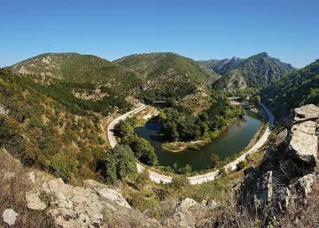 Шофьорите да внимават за падащи камъни в Кресненското дефиле