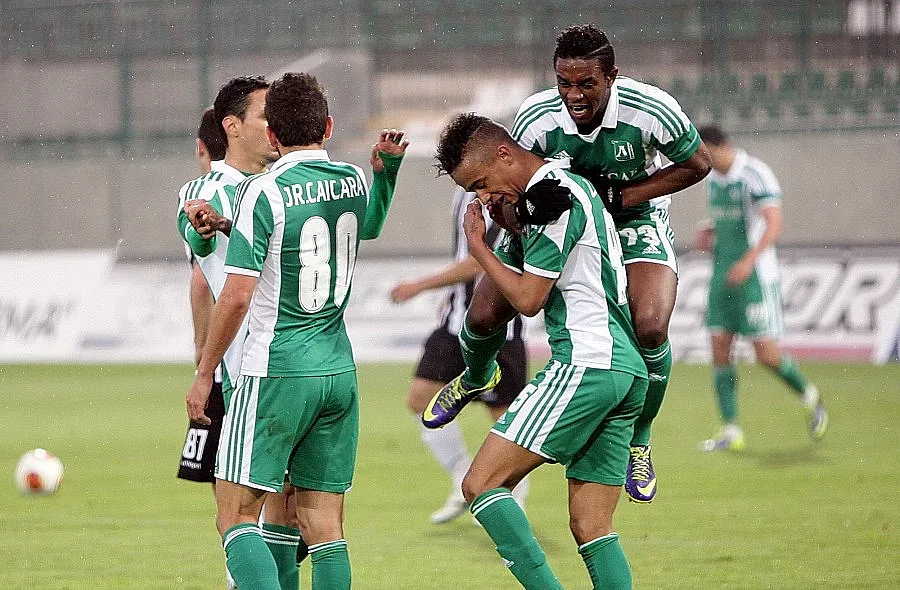 Пускат фланелки с орлицата