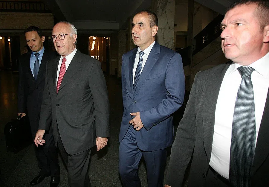 Повредена кола бави присъда на Цветанов