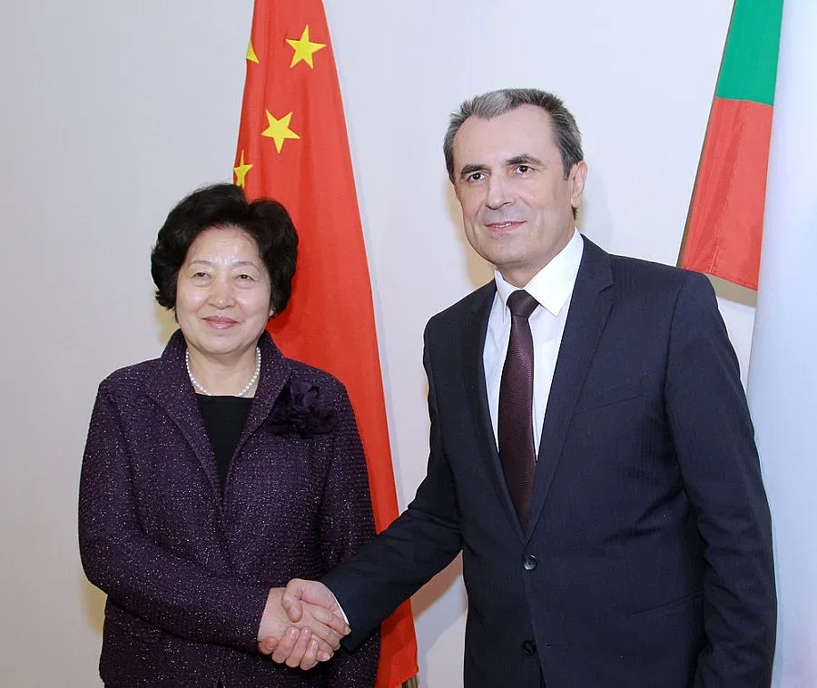 Орешарски прави мост между Китай и Европа