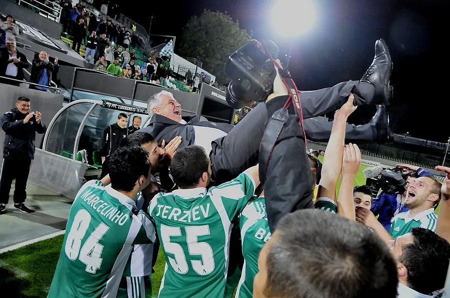 Ивана и Деси Слава пеят на Лудогорец 