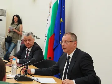 Станишев: На хората им писна от махленски разправии