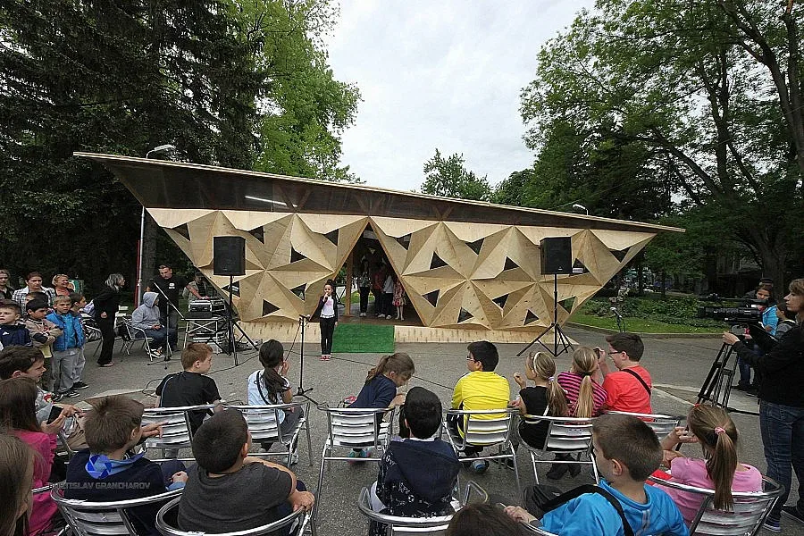 Павилион на щастието събира идеи в парка