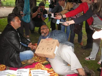  Вдигнаха незаконна „къща” в парка на Стара Загора